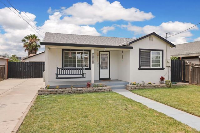 2660 Santa Fe St, Riverbank, CA 95367