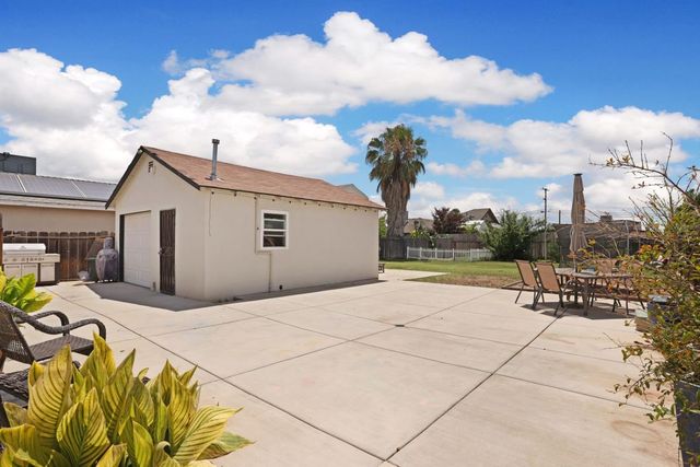 2660 Santa Fe St, Riverbank, CA 95367