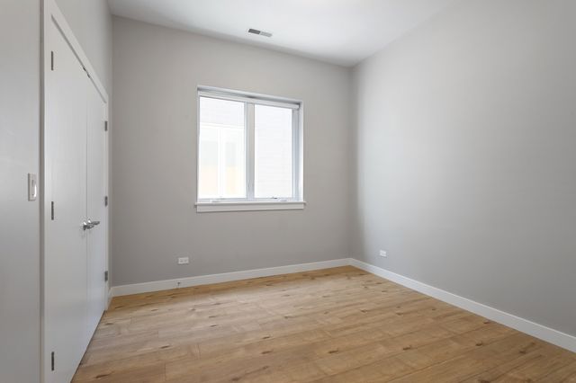 2518 W Addison Street 2W, Chicago, IL 60618