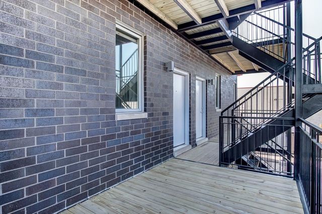 2518 W Addison Street 2W, Chicago, IL 60618