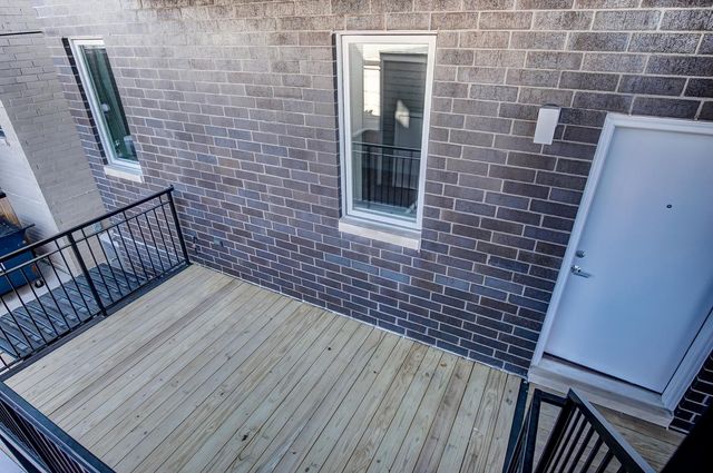 2518 W Addison Street 2W, Chicago, IL 60618