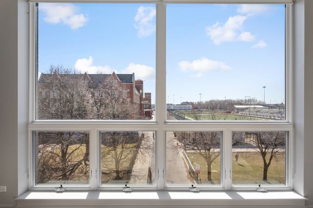 2518 W Addison Street 2W, Chicago, IL 60618