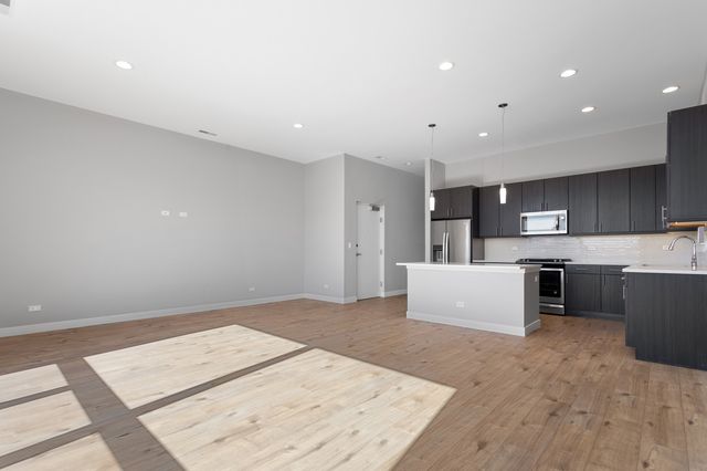 2518 W Addison Street 2W, Chicago, IL 60618