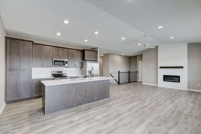 2002 Spaulding Lane, Grinnell, IA 50112