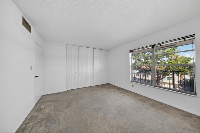 801 W Oakland Park Boulevard C16, Oakland Park, FL 33311