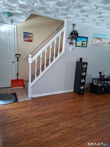 27 Leo J Lane, Manchester, CT 06042