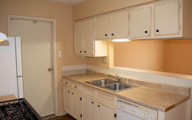 4826 Redfish Reef Drive, Bacliff, TX 77518