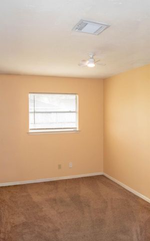 4826 Redfish Reef Drive, Bacliff, TX 77518