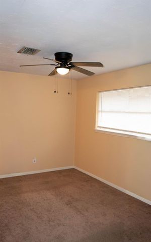 4826 Redfish Reef Drive, Bacliff, TX 77518