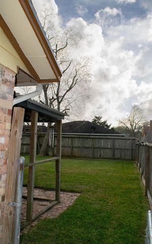 4826 Redfish Reef Drive, Bacliff, TX 77518