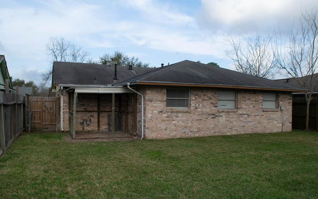 4826 Redfish Reef Drive, Bacliff, TX 77518