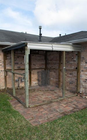 4826 Redfish Reef Drive, Bacliff, TX 77518