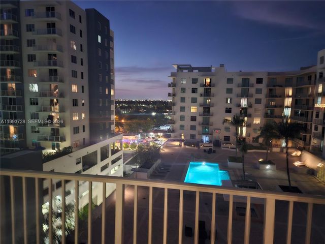 140 S Dixie Hwy 822, Hollywood, FL 33020