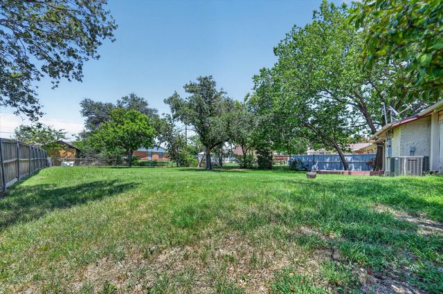 2861 Mark Twain Drive, Farmers Branch, TX 75234