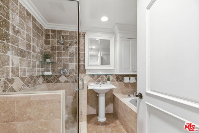 11440 National Boulevard 16, Los Angeles, CA 90064