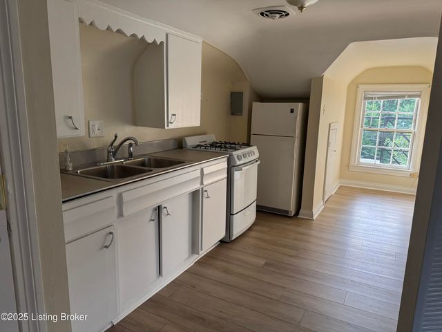 1327 Hepburn Ave, Louisville, KY 40204