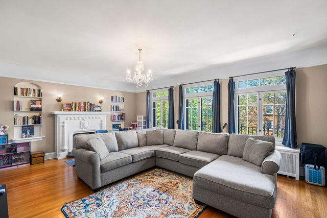 6209 N Mozart Street 3S, Chicago, IL 60659