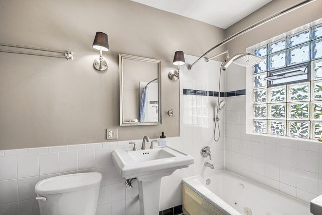 6209 N Mozart Street 3S, Chicago, IL 60659