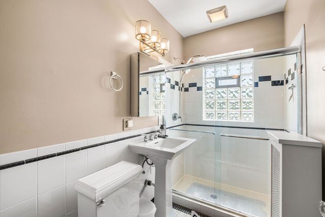 6209 N Mozart Street 3S, Chicago, IL 60659