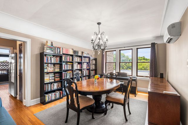 6209 N Mozart Street 3S, Chicago, IL 60659