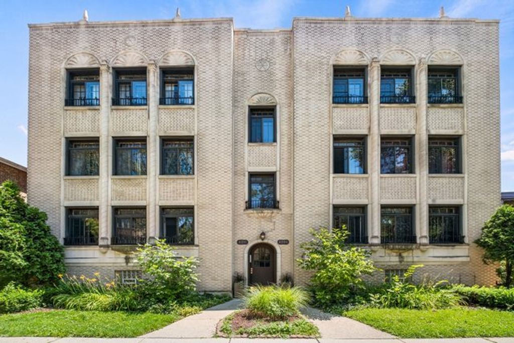6209 N Mozart Street 3S, Chicago, IL 60659