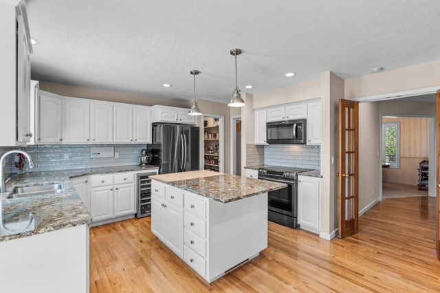 64080 Highway 20, Bend, OR 97703