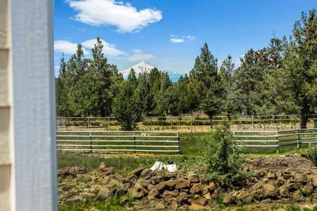 64080 Highway 20, Bend, OR 97703