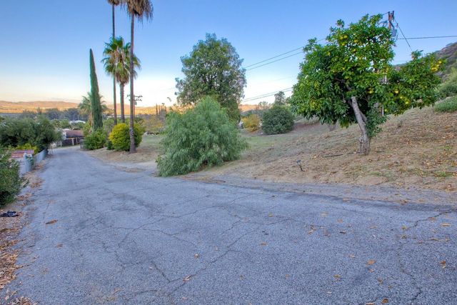 18261 Sanders Drive, Lake Elsinore, CA 92530