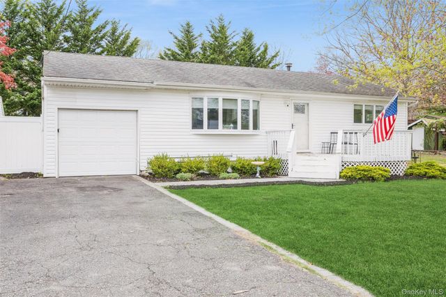 12 Long Street, Lake Grove, NY 11755