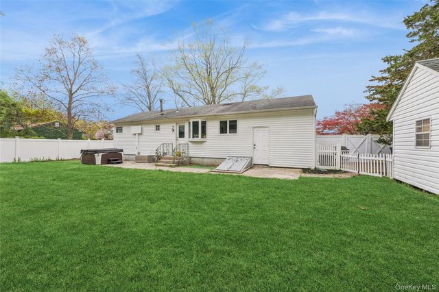 12 Long Street, Lake Grove, NY 11755