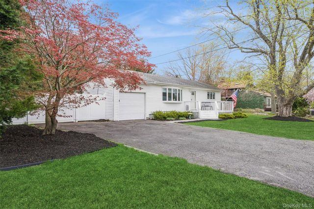 12 Long Street, Lake Grove, NY 11755