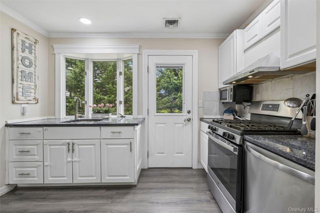 12 Long Street, Lake Grove, NY 11755