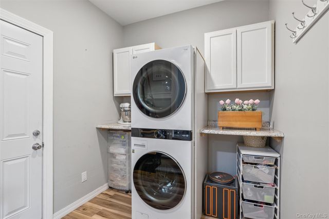 12 Long Street, Lake Grove, NY 11755