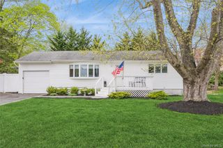 12 Long Street, Lake Grove, NY 11755