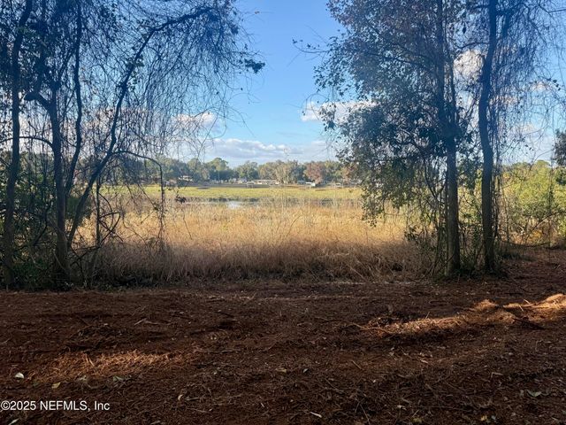 892 LAKE SHORE Terrace, Interlachen, FL 32148