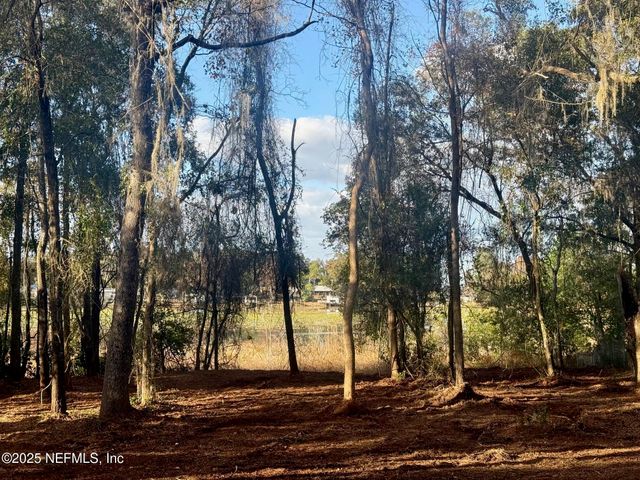 892 LAKE SHORE Terrace, Interlachen, FL 32148