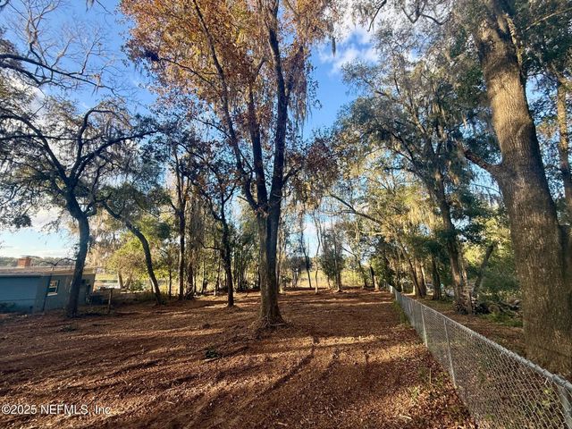 892 LAKE SHORE Terrace, Interlachen, FL 32148