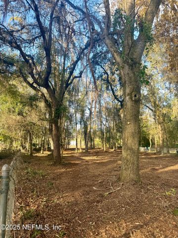 892 LAKE SHORE Terrace, Interlachen, FL 32148