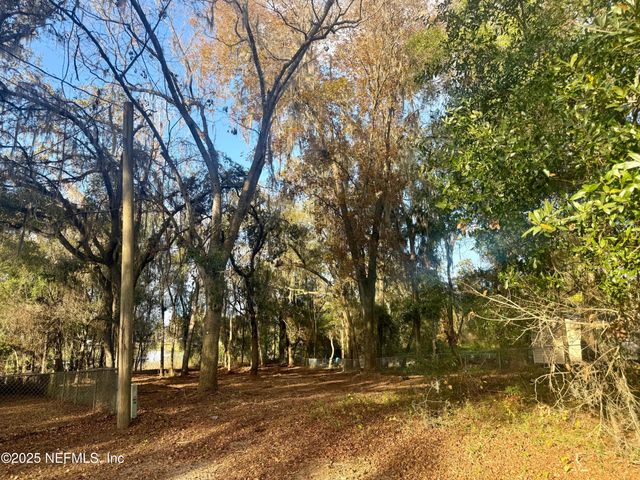 892 LAKE SHORE Terrace, Interlachen, FL 32148