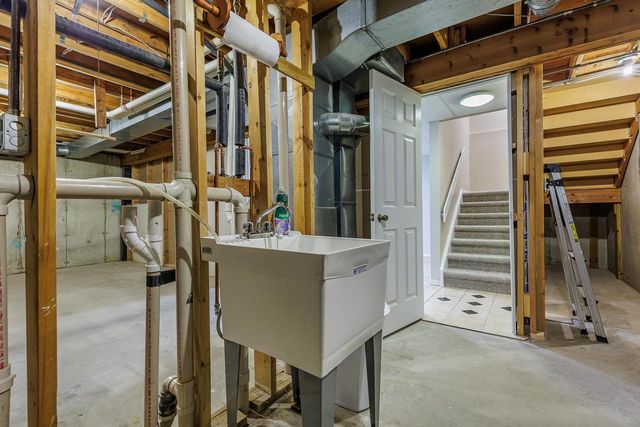 3380 East AVENUE S, La Crosse, WI 54601