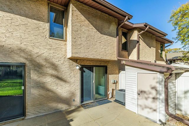 3380 East AVENUE S, La Crosse, WI 54601