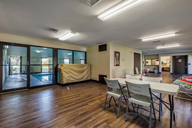 3380 East AVENUE S, La Crosse, WI 54601