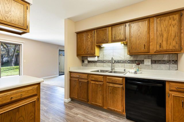 3380 East AVENUE S, La Crosse, WI 54601