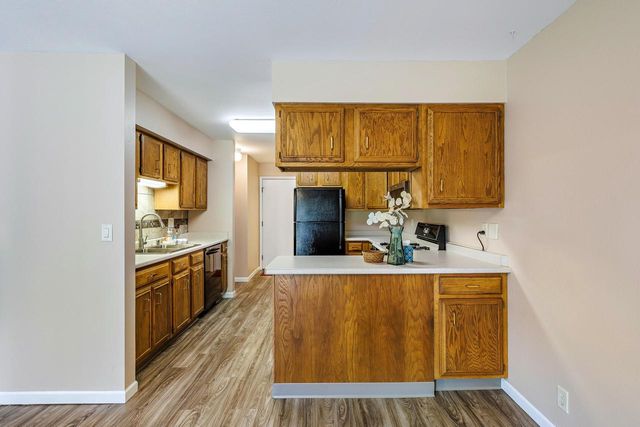 3380 East AVENUE S, La Crosse, WI 54601