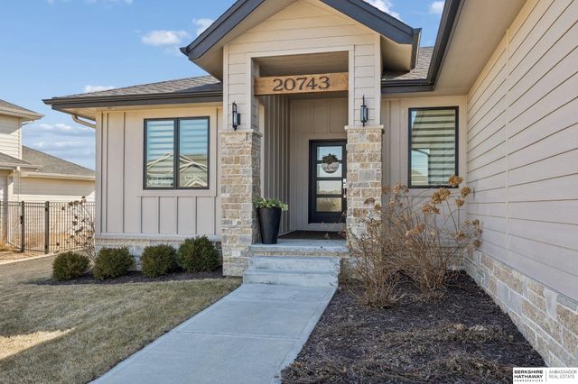 20743 Nina Street, Elkhorn, NE 68022