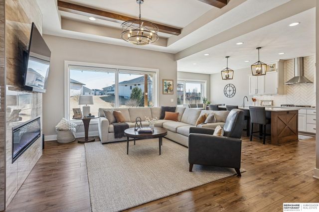 20743 Nina Street, Elkhorn, NE 68022