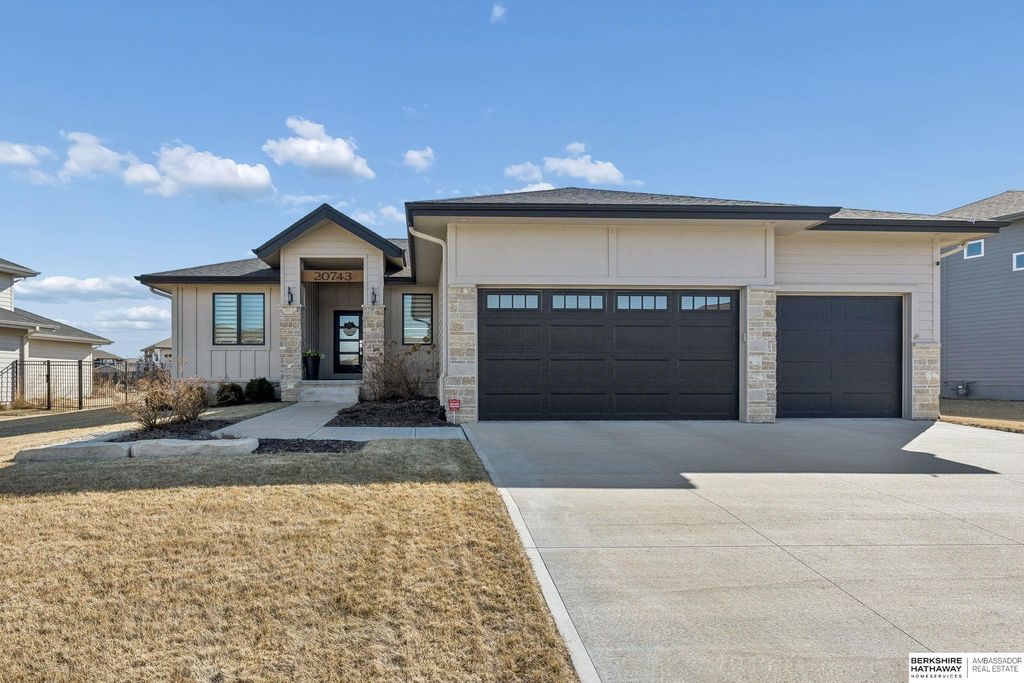 20743 Nina Street, Elkhorn, NE 68022
