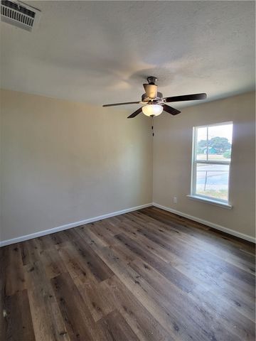 1650 Green Grove Dr, Corpus Christi, TX 78415