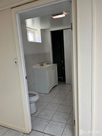10 Travers Avenue, Edison, NJ 08817