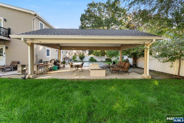 240 Palsa Avenue, Elmwood Park, NJ 07407